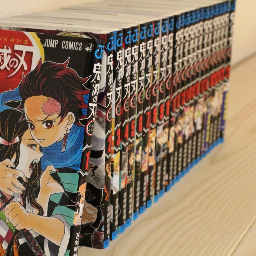 【レア】鬼滅の刃 全巻セット＋缶バッジ＋映画特典＋初版特典付き
