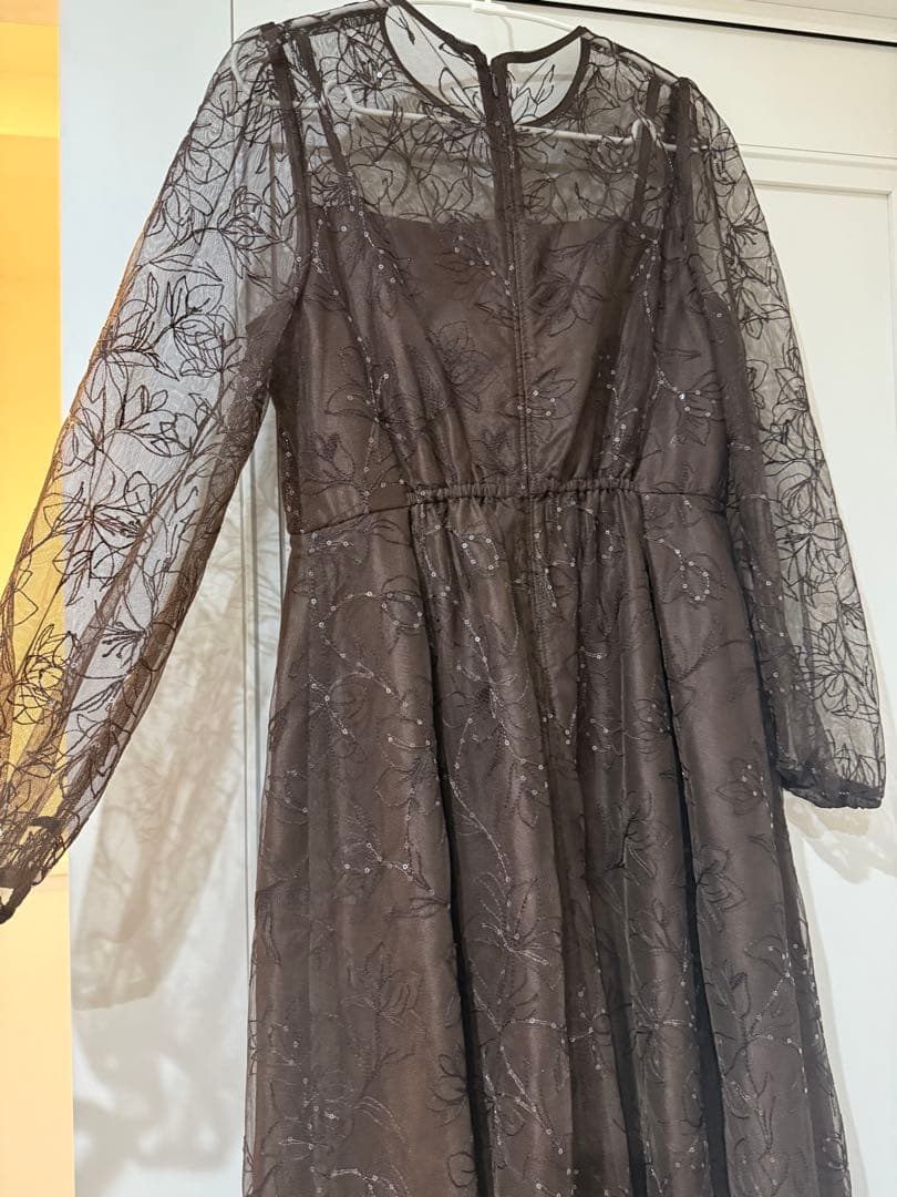 AIMER スパンコール刺繍 ロングスリーブドレス 結婚式　お呼ばれ　ドレス