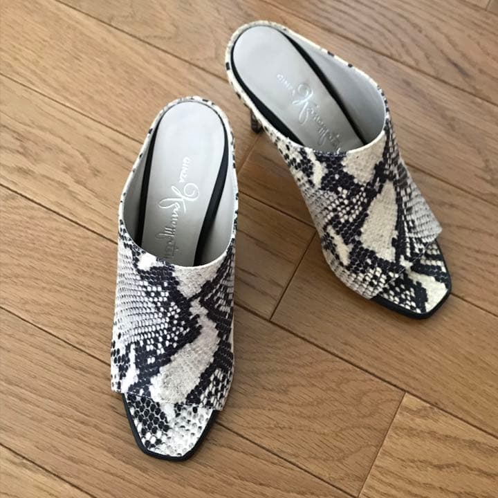 【新品】銀座かねまつ / パイソン ミュール