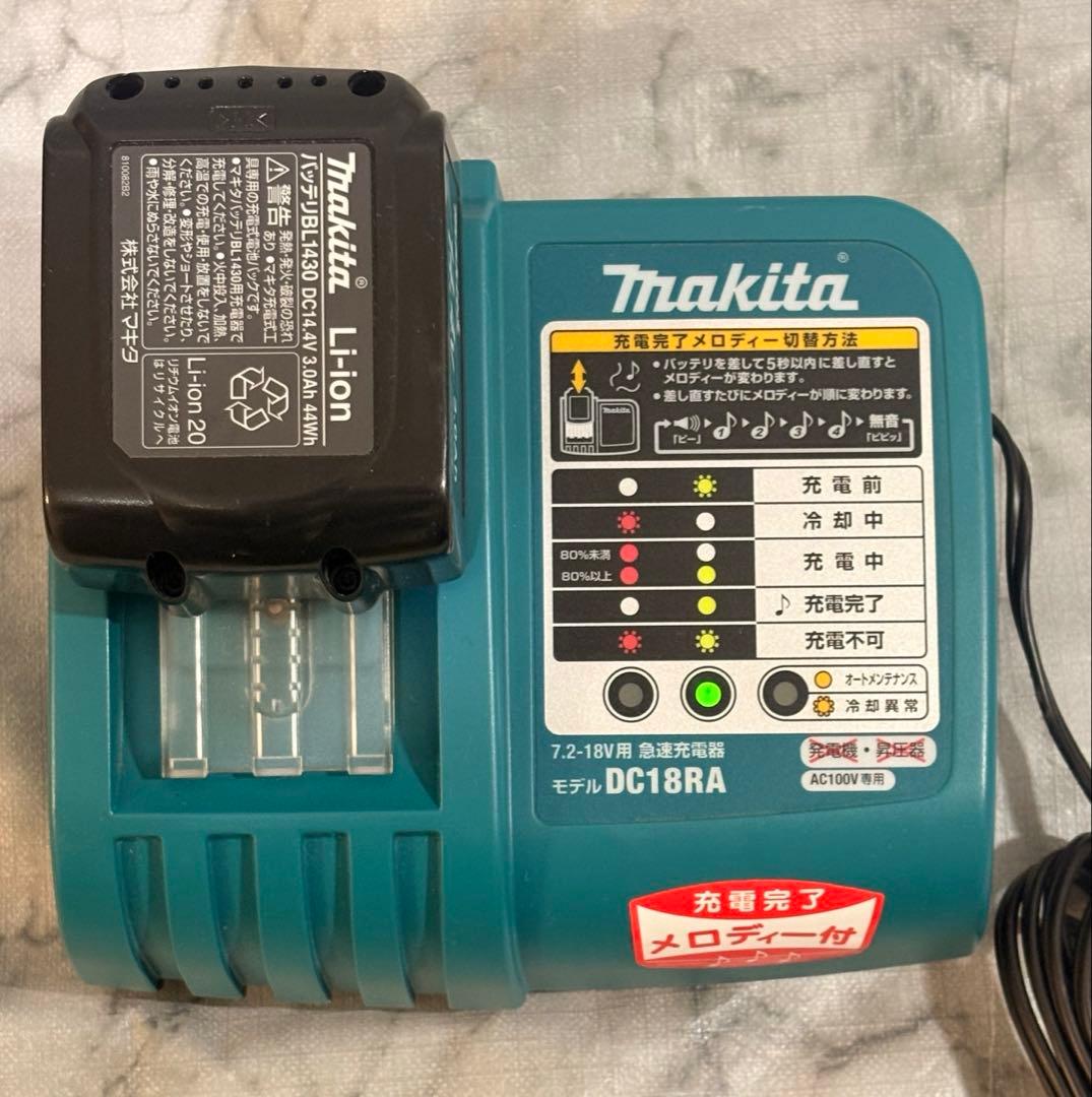 マキタ 充電式クリーナ CL108FD コードレス掃除機　バッテリー、充電器付き