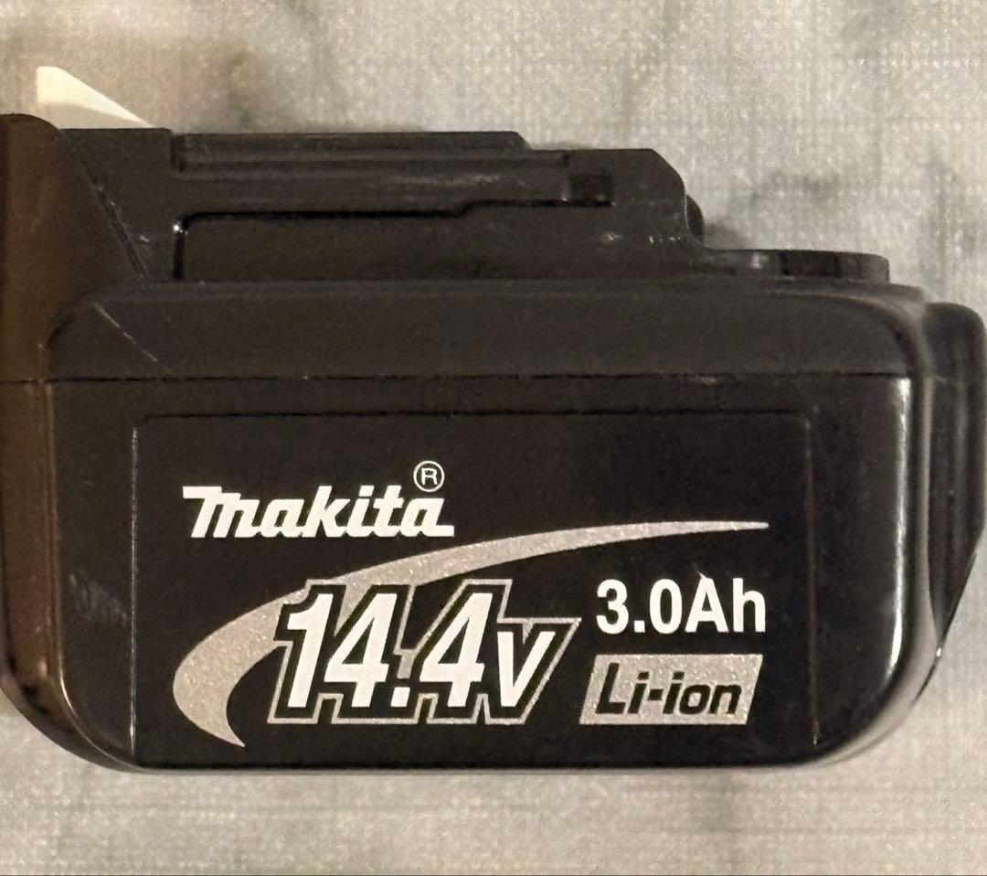 マキタ 充電式クリーナ CL108FD コードレス掃除機　バッテリー、充電器付き