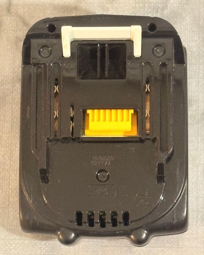 マキタ 充電式クリーナ CL108FD コードレス掃除機　バッテリー、充電器付き