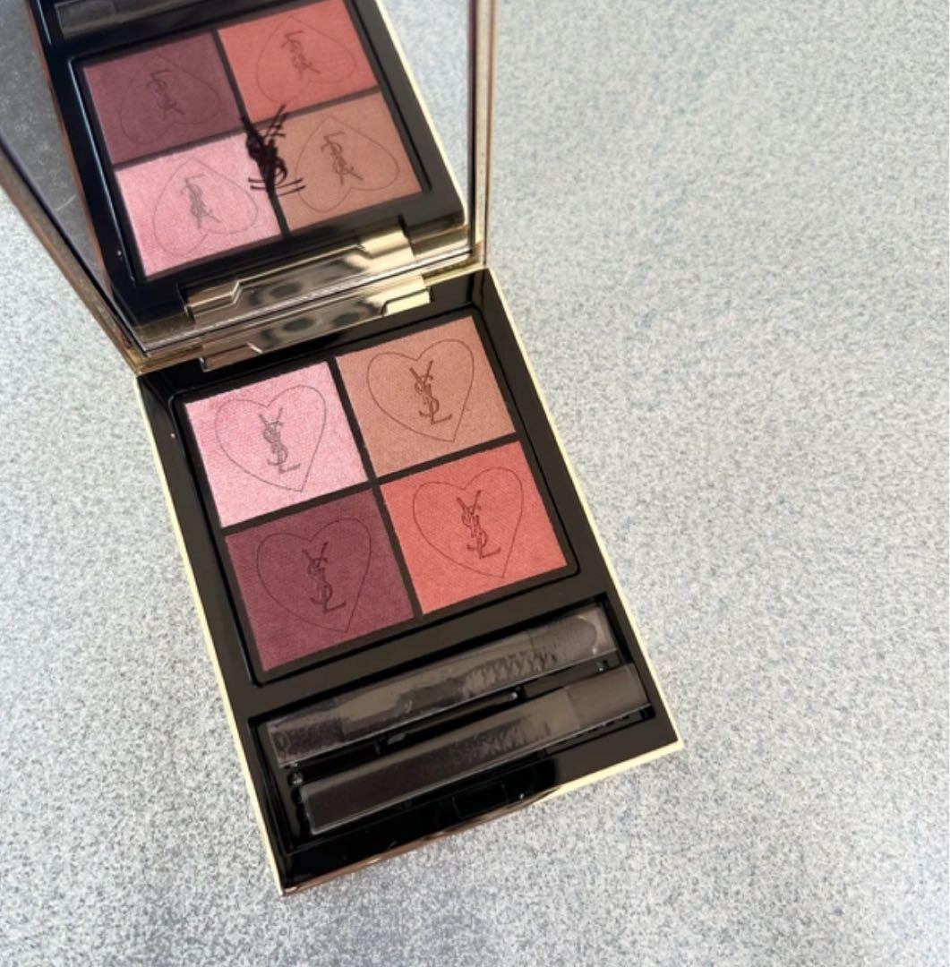 イヴ・サンローラン クチュールミニクラッチ（アイシャドウ）限定色とポーチ