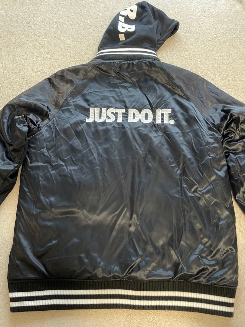 Nike 美品フード付きナイロンジャケット（中綿）