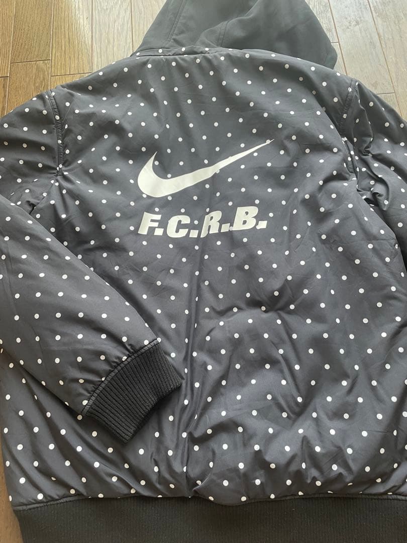 Nike 美品フード付きナイロンジャケット（中綿）