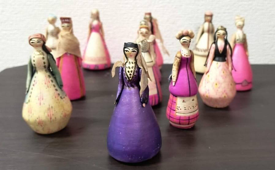 旧ソ　ロシア　張り子の民族衣装人形　民芸品　伝統工芸品　12体セット