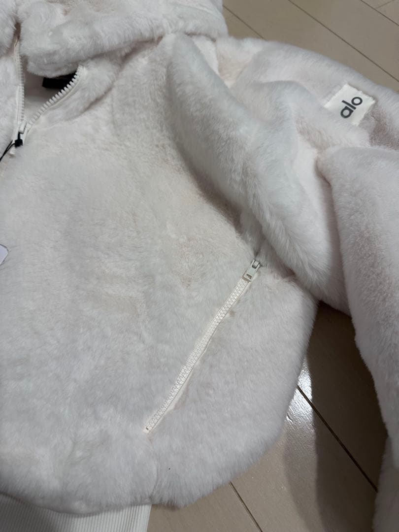 新品Alo yoga Foxy Sherpa Jacket XXS ファー