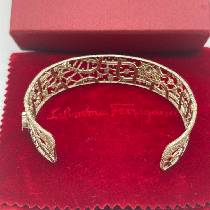 Salvatore Ferragamo(サルバトーレフェラガモ) バングル