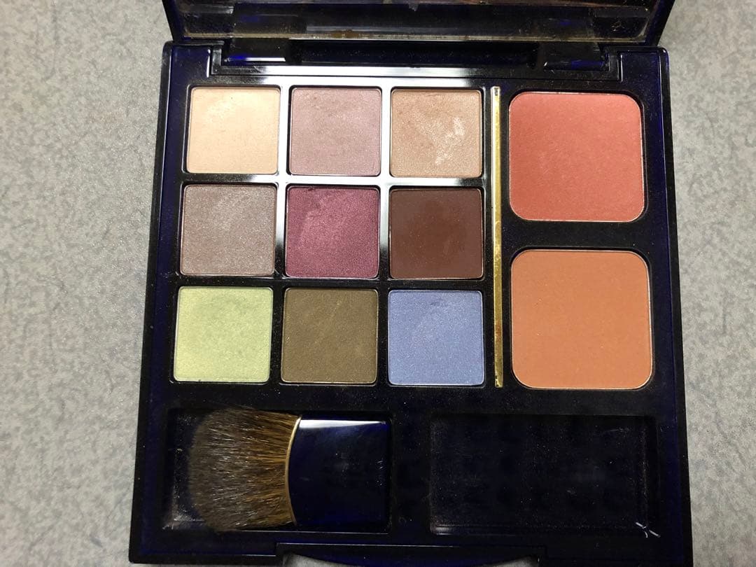 ⭐️オマケ多数 エスティローダー ルーシディティ メタル コンパクト 蛇 スネーク