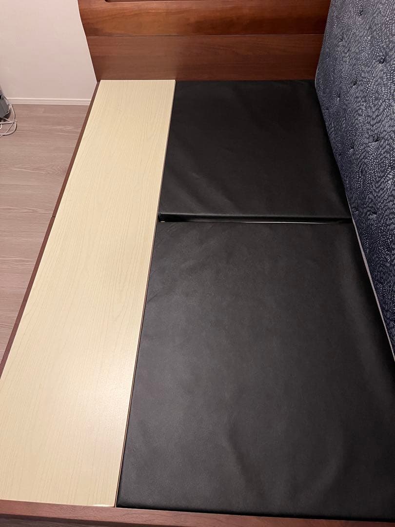 ニトリ　棚・コンセント付きベッドフレーム(ダブル）　たのめる便2.5万込み