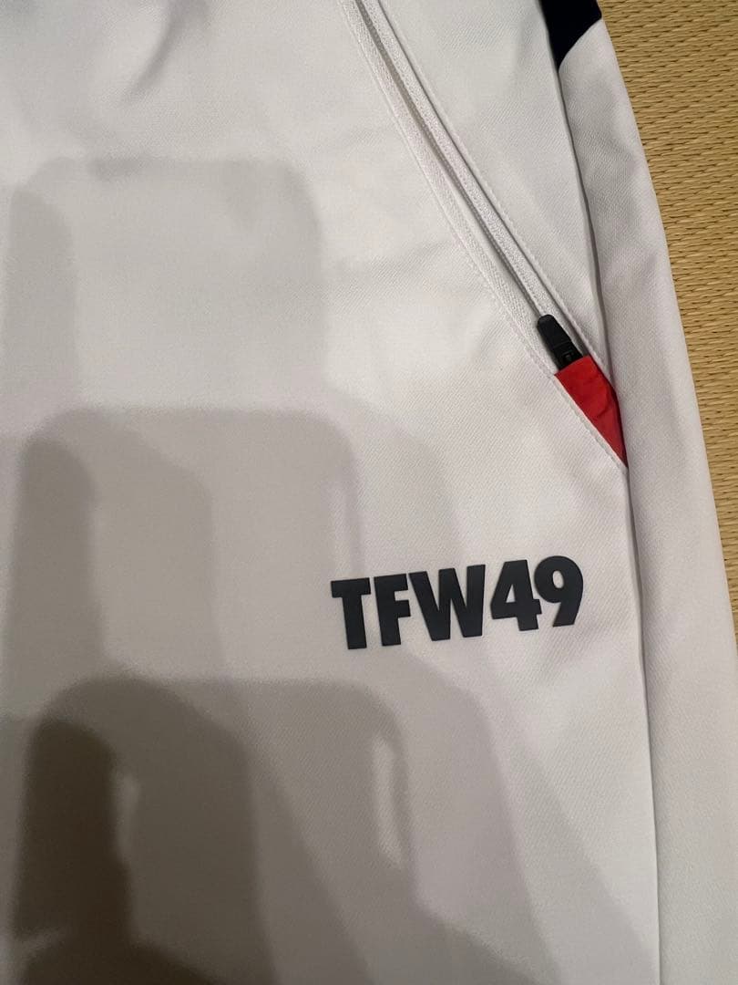 TFW49 ジャケットとパンツ　ホワイト　セットアップ
