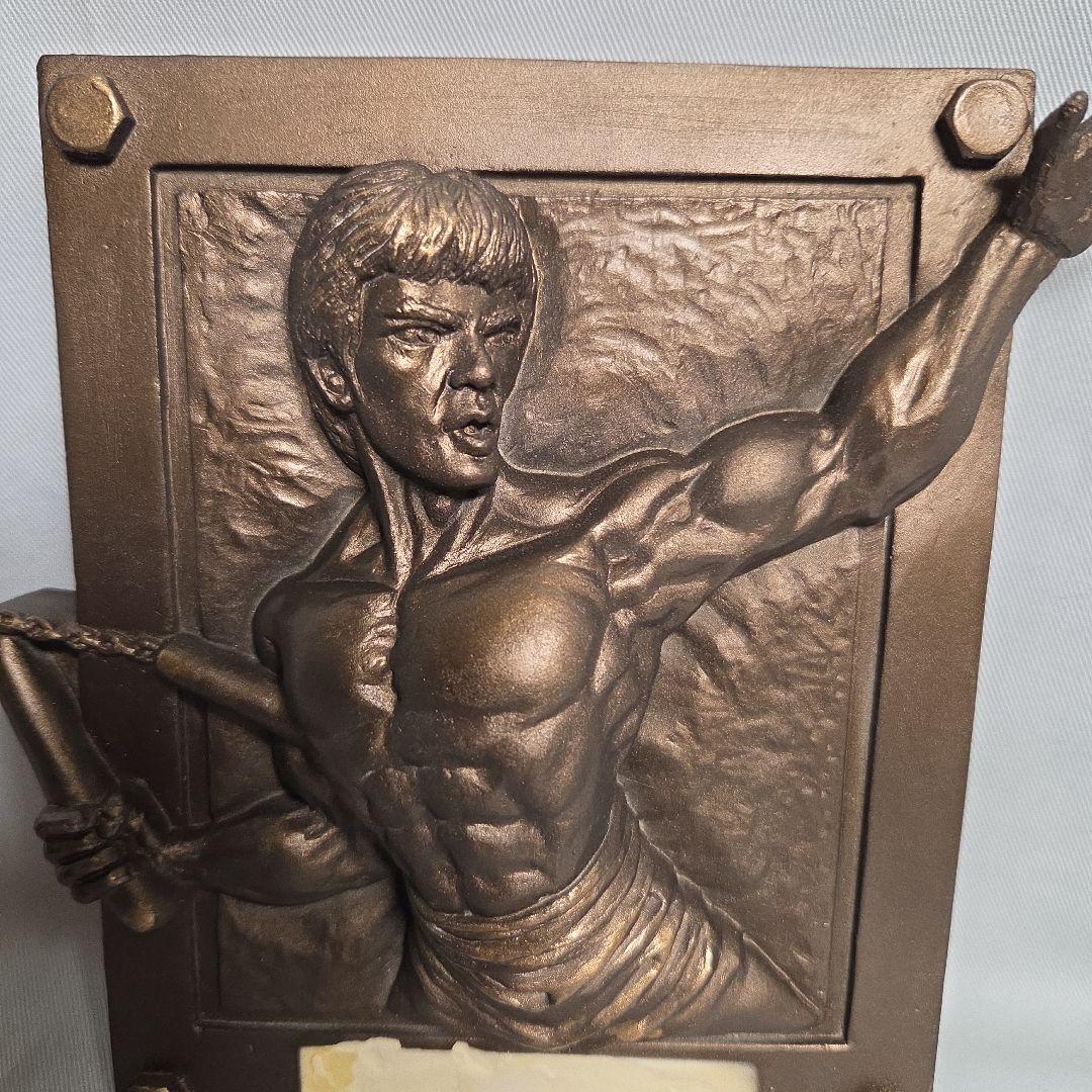 ブルース・リー　没後２５周年記念限定レリーフ