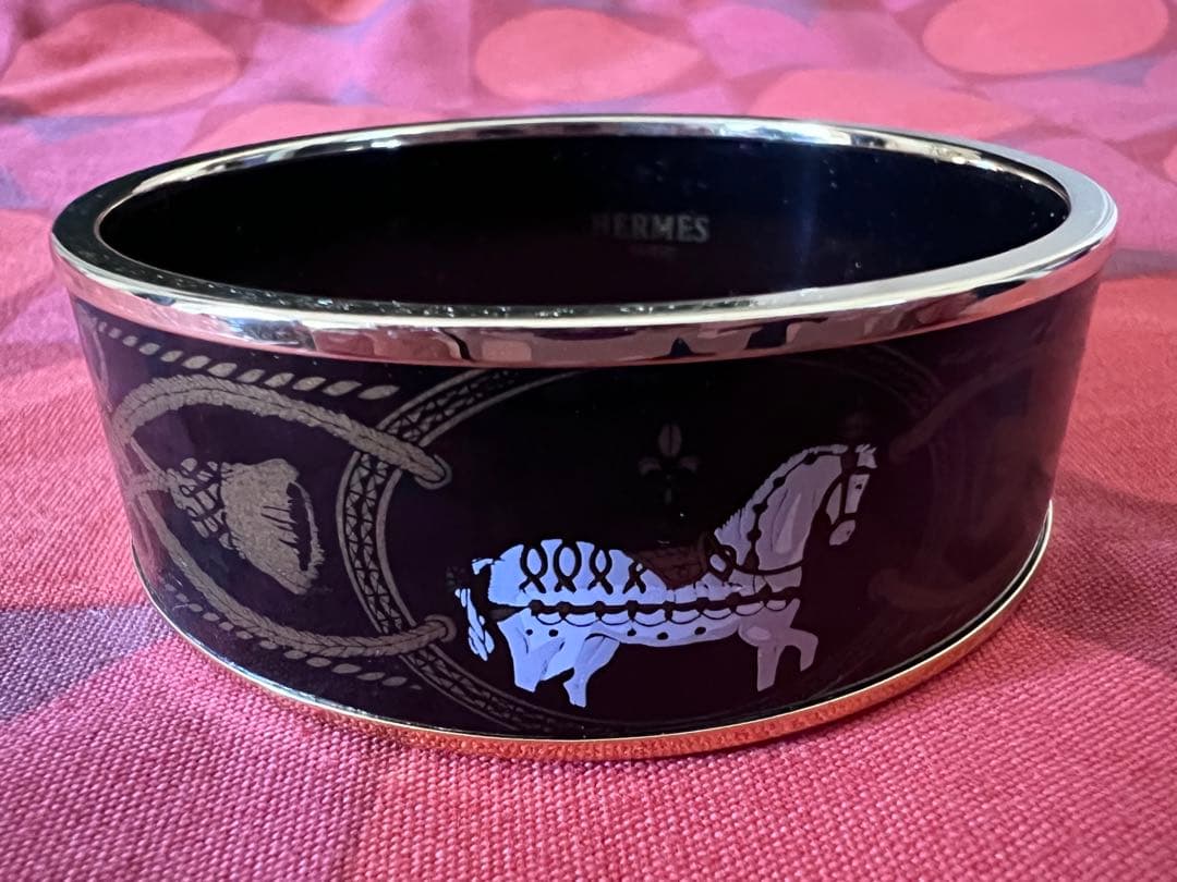 HERMES ブラック バングル 馬モチーフ