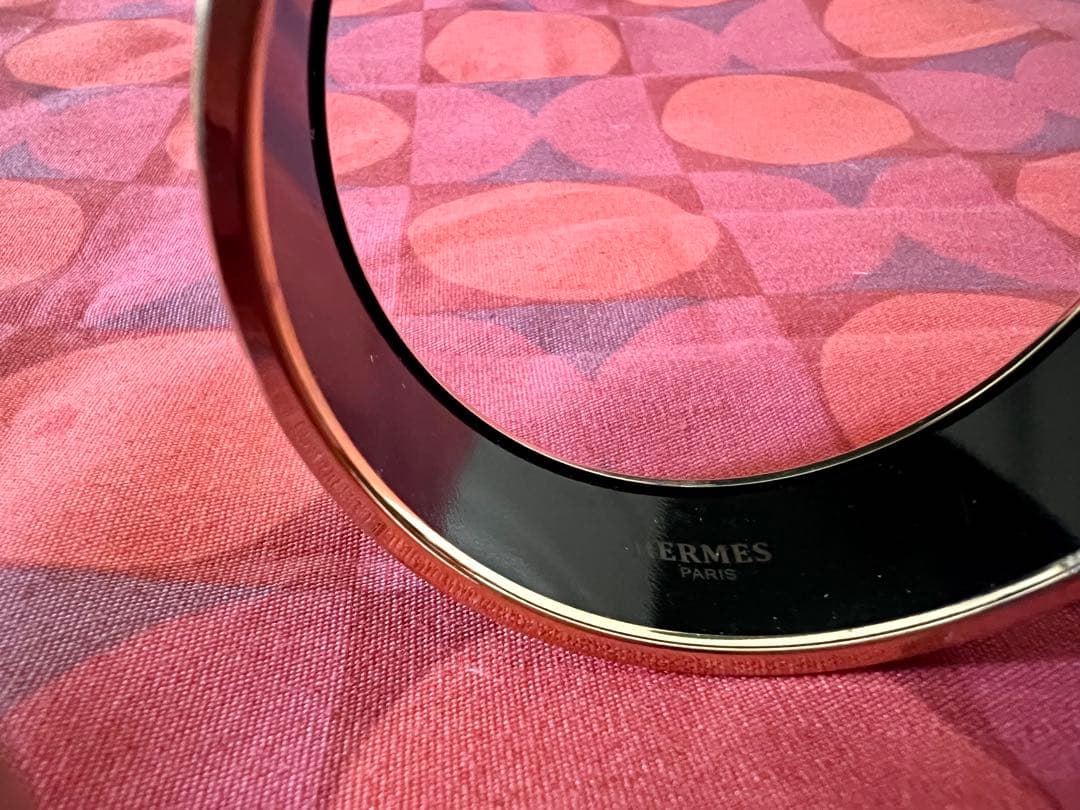 HERMES ブラック バングル 馬モチーフ