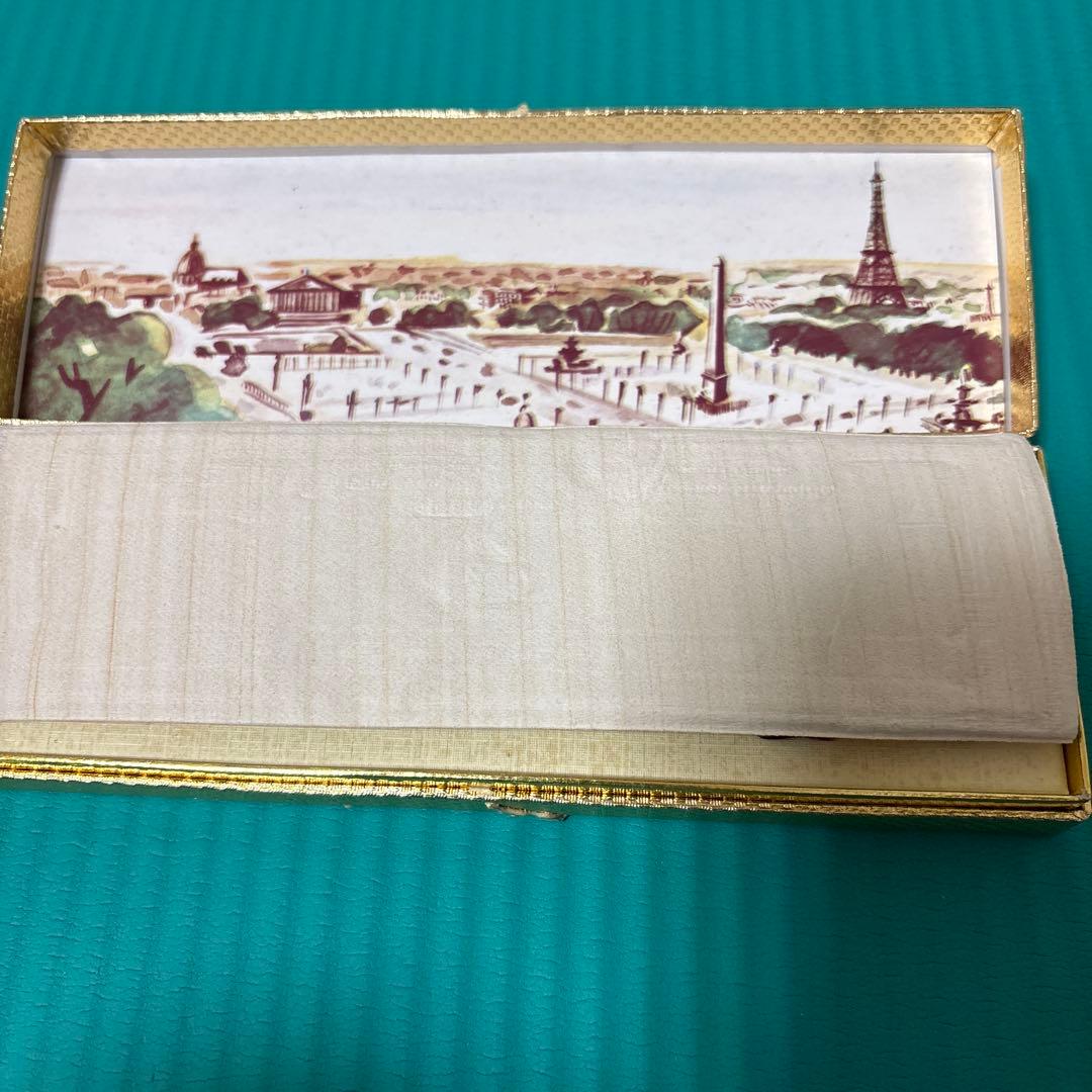 Les Meilleurs Parfums de Paris （一本なし。）