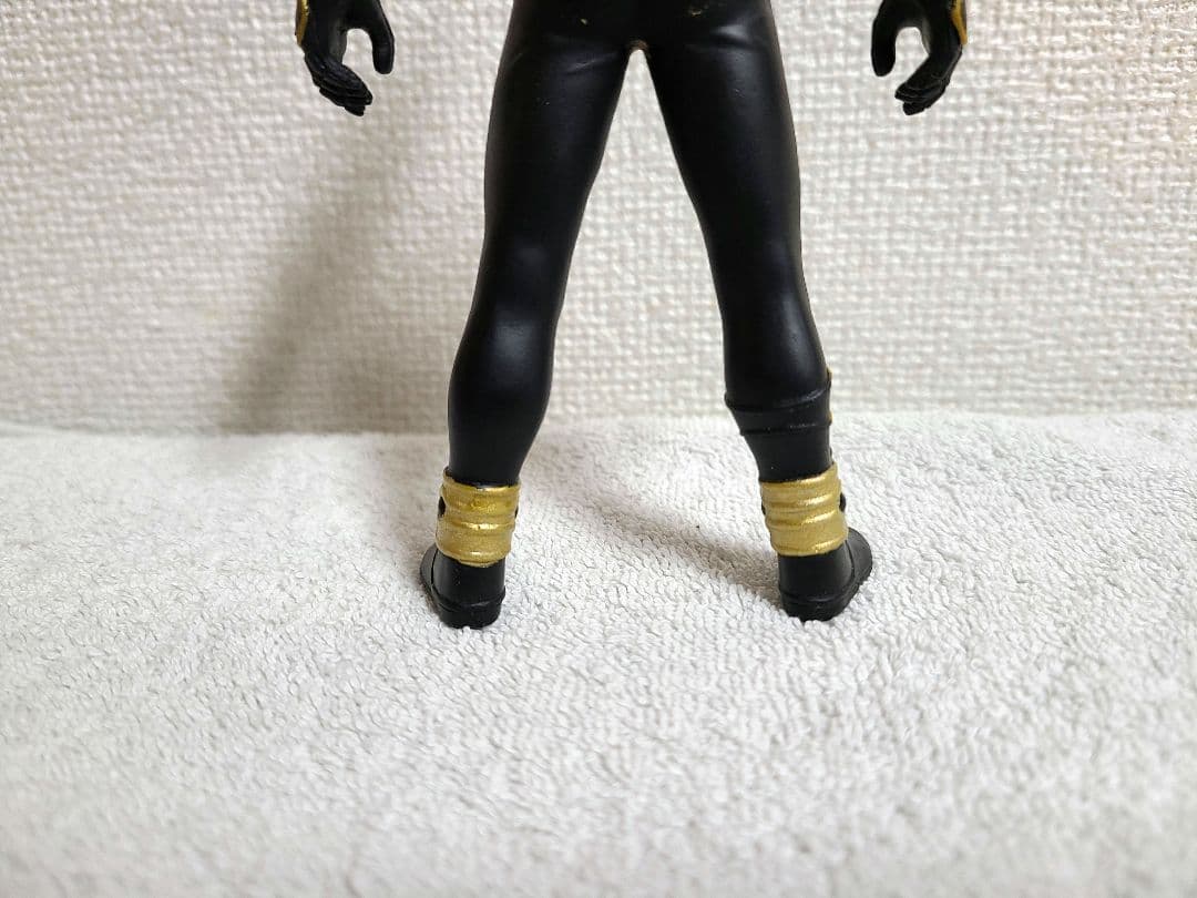 仮面ライダークウガ ライジングマイティ ブラックバージョン ソフビ