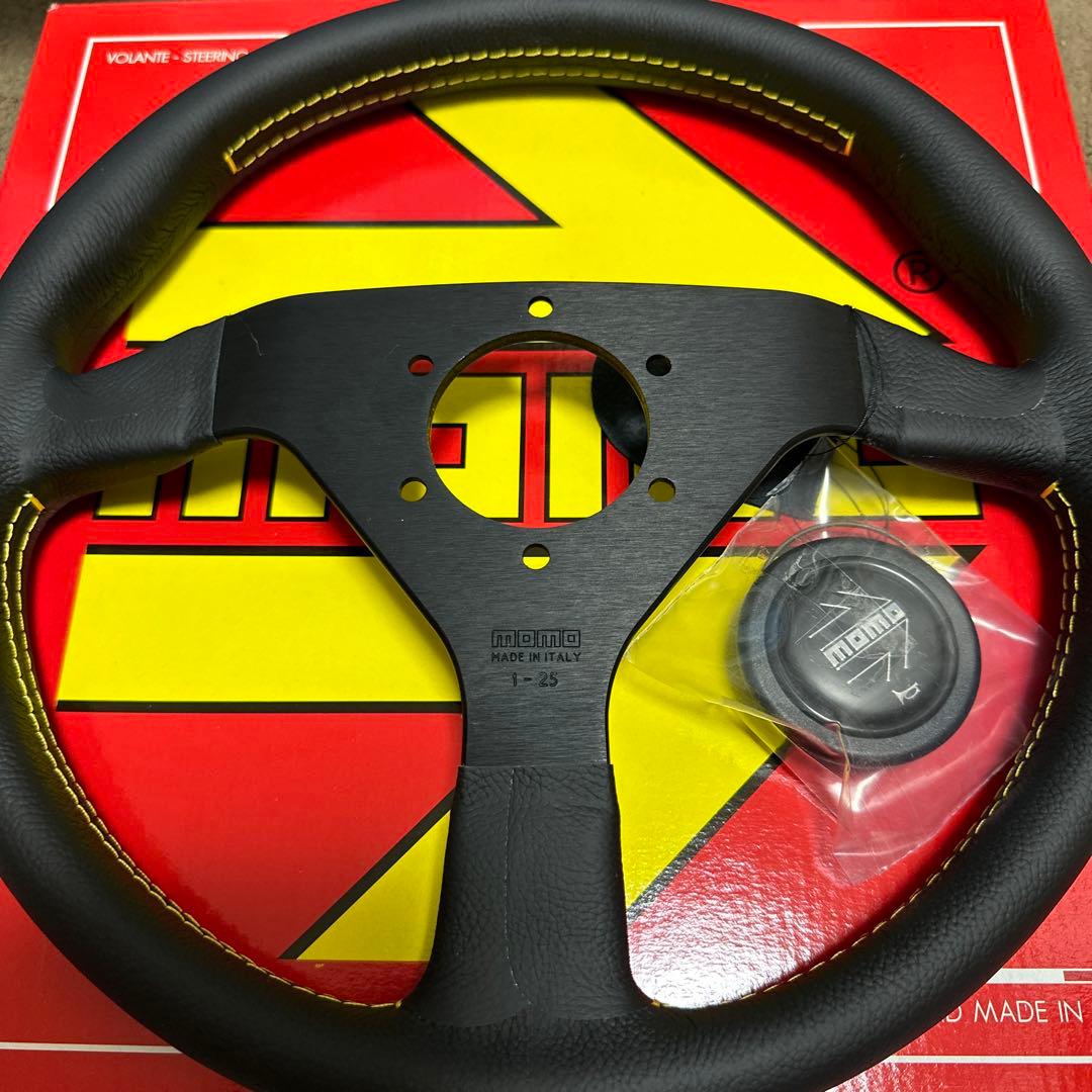 正規輸入品MOMO ヴェローチェBK/BK 320mm新品未使用