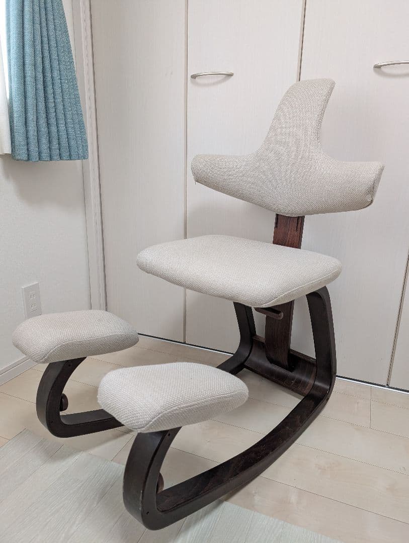 クッション新品交換済　Varier Thatsit ザッツイット 姿勢矯正チェア