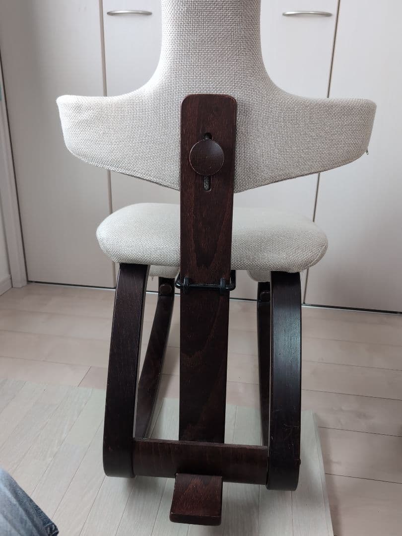 クッション新品交換済　Varier Thatsit ザッツイット 姿勢矯正チェア