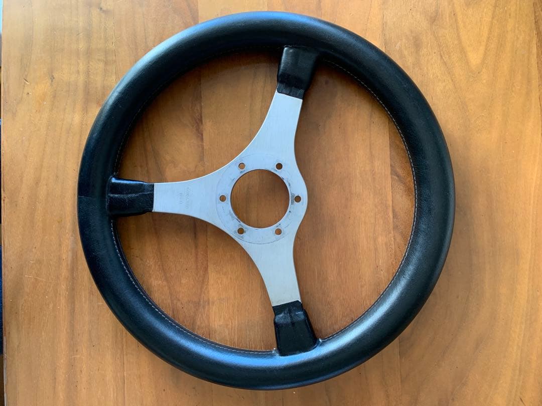 MOMO ステアリング ジャッキースチュワート 　ホーンボタン+ボス