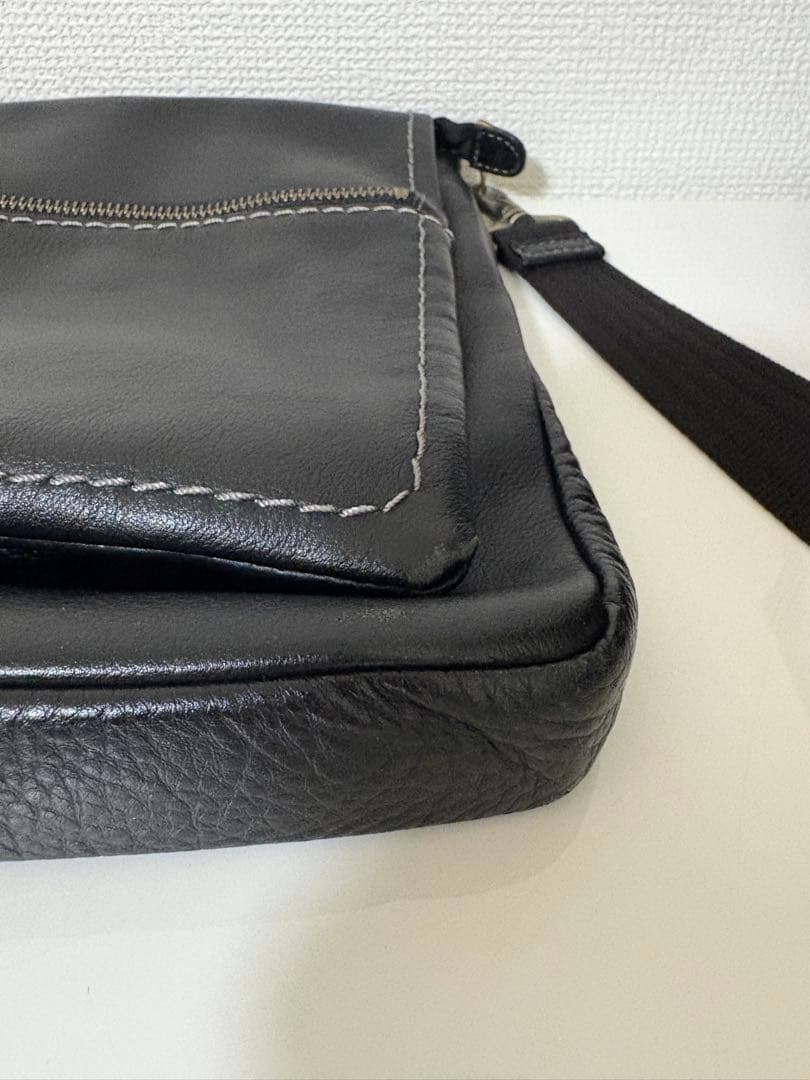 土屋鞄 レザーショルダーバッグ 斜めがけ レザー 黒 ブラック