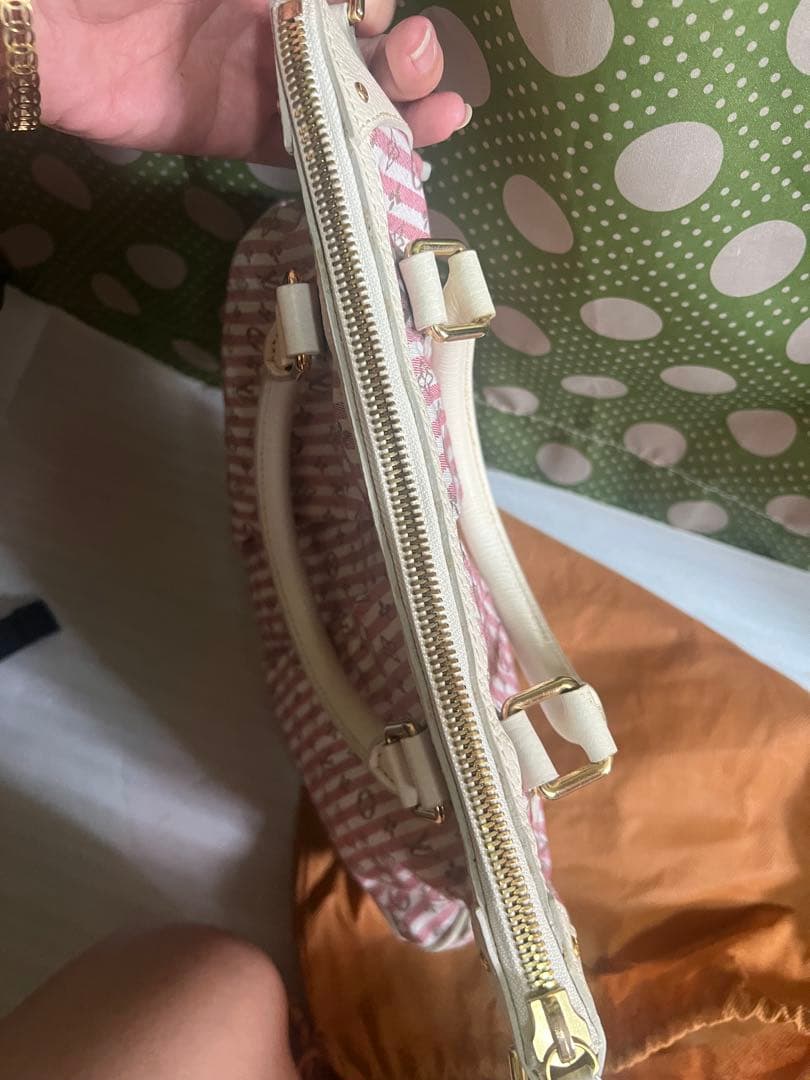 ピンクとホワイトのグラニーバッグ luis vuitton