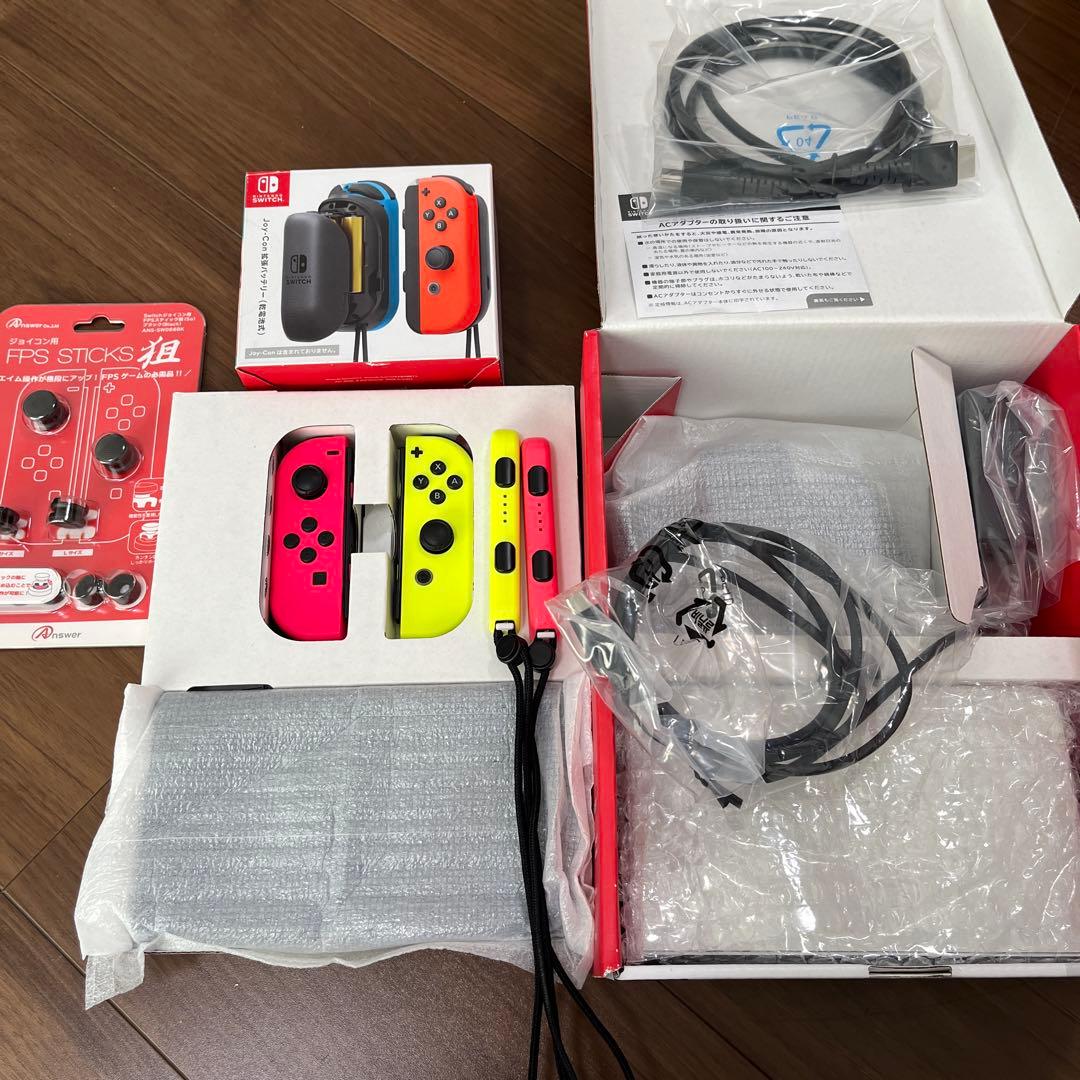 Nintendo Switch 有機ELモデル、ピンクとイエローのJoy-Con