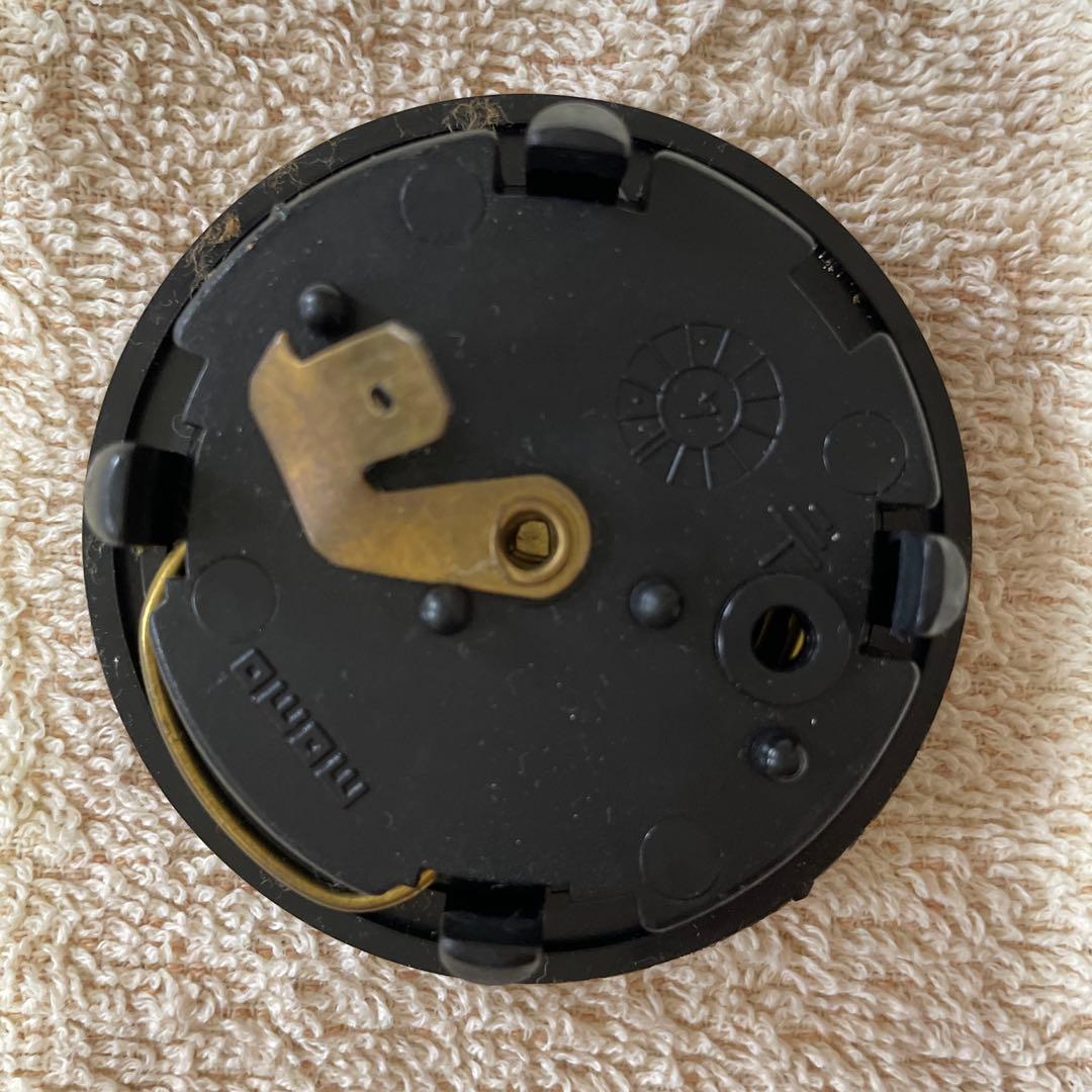 momo ニキラウダステアリング　シルバー　ホーンボタン　ステアリングボス付き