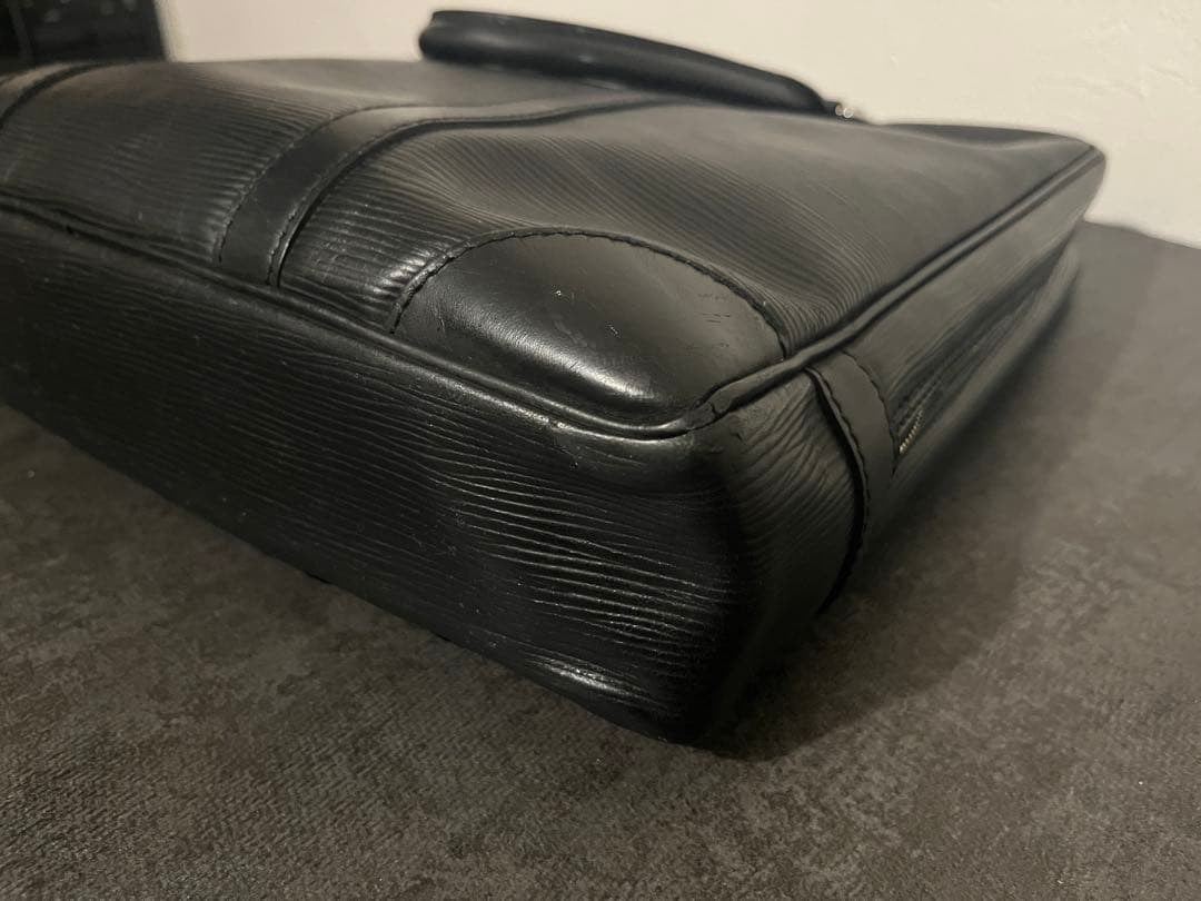 ルイヴィトン エピ ヴィヴィエンヌMM ビジネスバッグ ノワール 　M59122