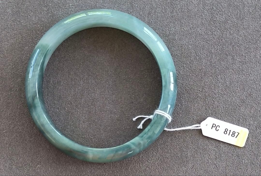 【日本鑑別書:完美】ミャンマー産アイスブルー翡翠のバングル（径57ミリ）8187