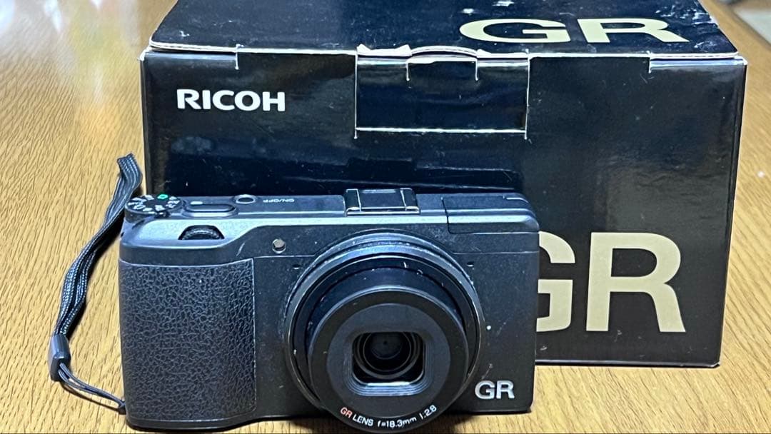 RICOH GR デジタルカメラ 本体と箱付き　ジャンク