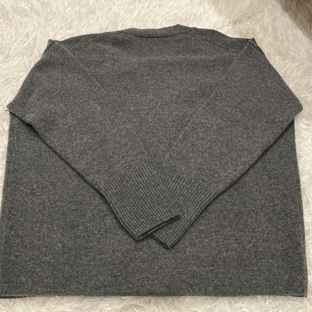 お値引き❣️美品✨conte vネックカーディガン　ニット　　メタルボタン　グレー