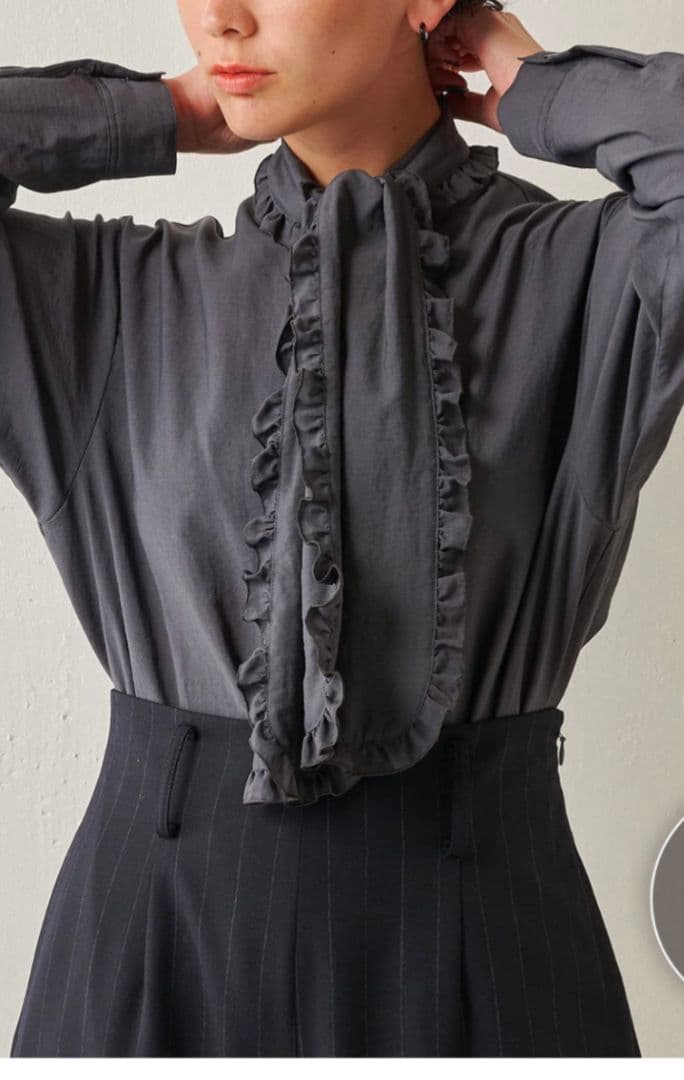 Whim Gazetteウィム ガゼット　フリルボウブラウス
