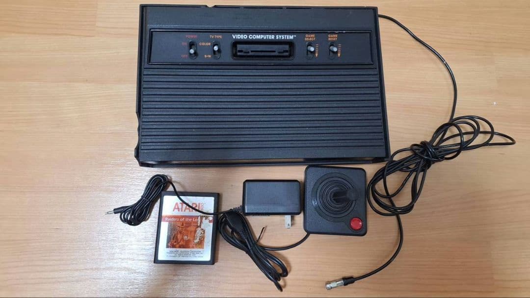 北米版ATARI2600本体ジャンク インディ・ジョーンズソフトおまけ付き
