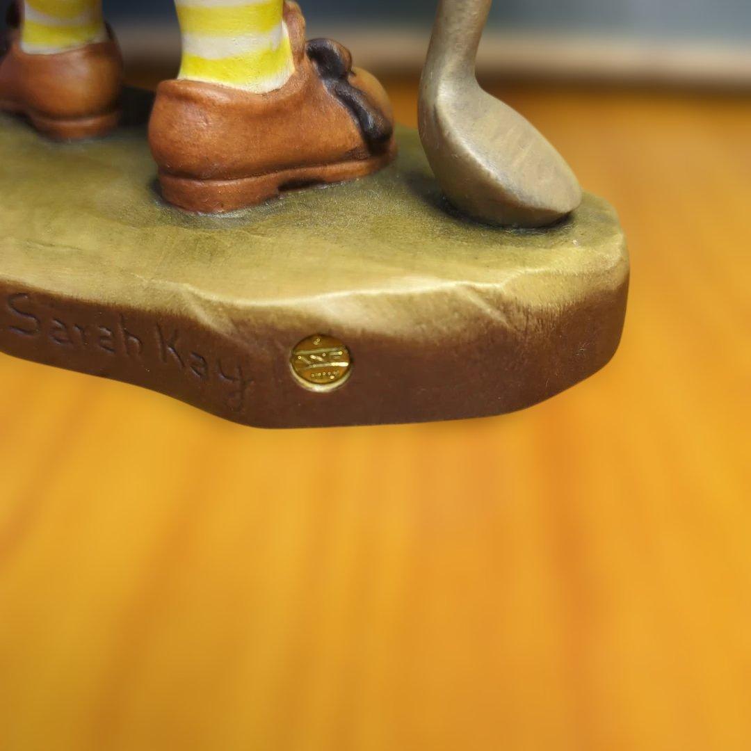 イタリア　アンリ社　木彫りの人形 ゴルフ少年　という作品