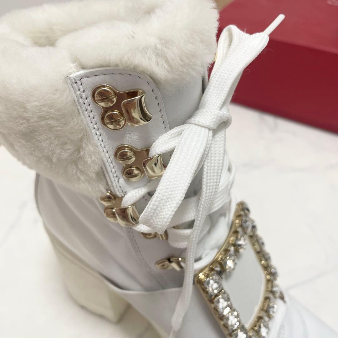 プ*読様 ロジェヴィヴィエ ビジュー ホワイト Roger Vivier ファー