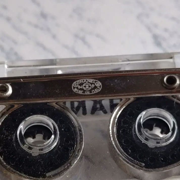 訳あり　CHANEL　ブローチ　カセットテープ