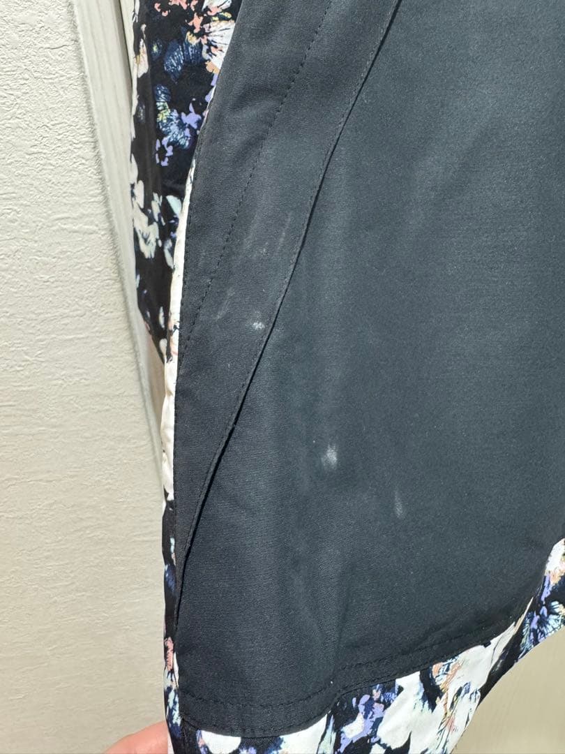 【美品】ROXY 花柄スノーボードウェア（ファー付き）