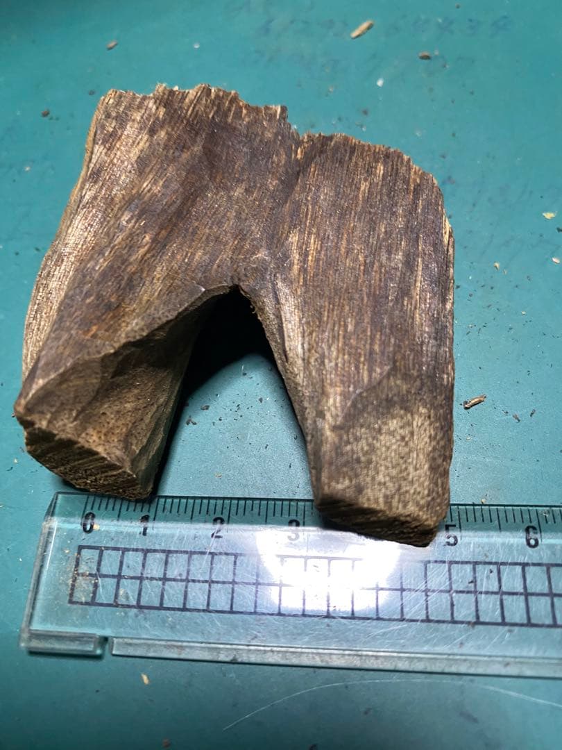 特選ベトナム産 沈梗15.5g / 沈香 香木 お香 伽羅 羅国