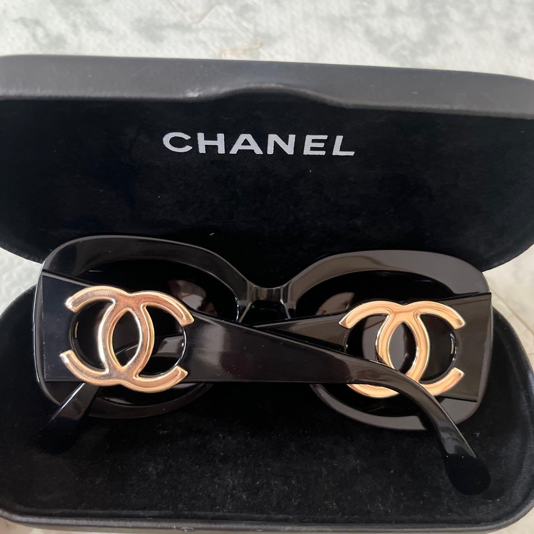 【太古みょう】CHANEL ブラック サングラス CCロゴ付き