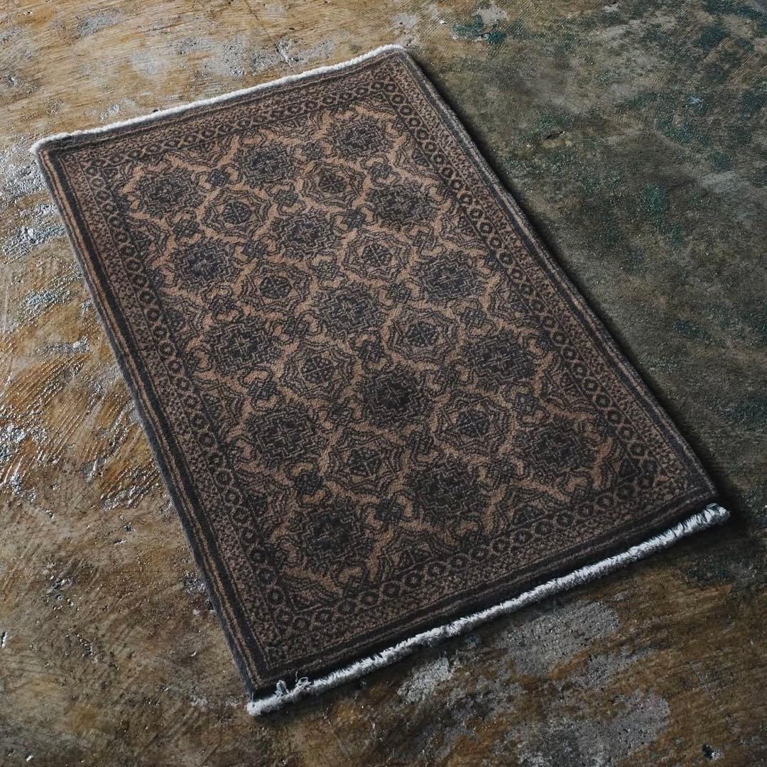 old mountain ペルシャ絨毯　カーペット