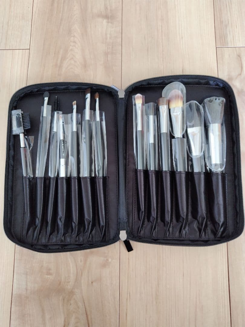 メイクアップブラシ13本セット　ケース付き
