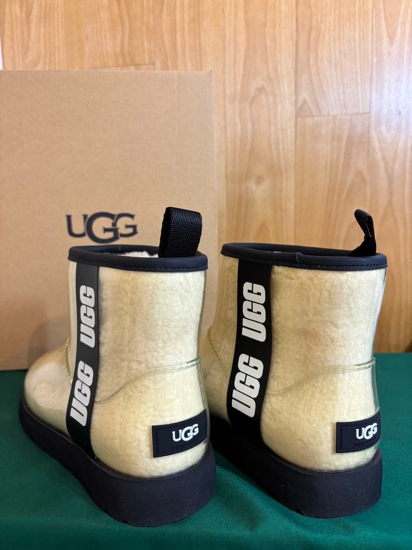 未使用UGG CLASSIC CREAR MINIブーツ アグ　クラッシック
