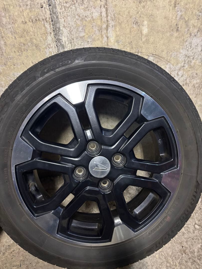 ② 送料込みにしました！　ダイハツ純正アルミホイール　　15インチ　2本のみ