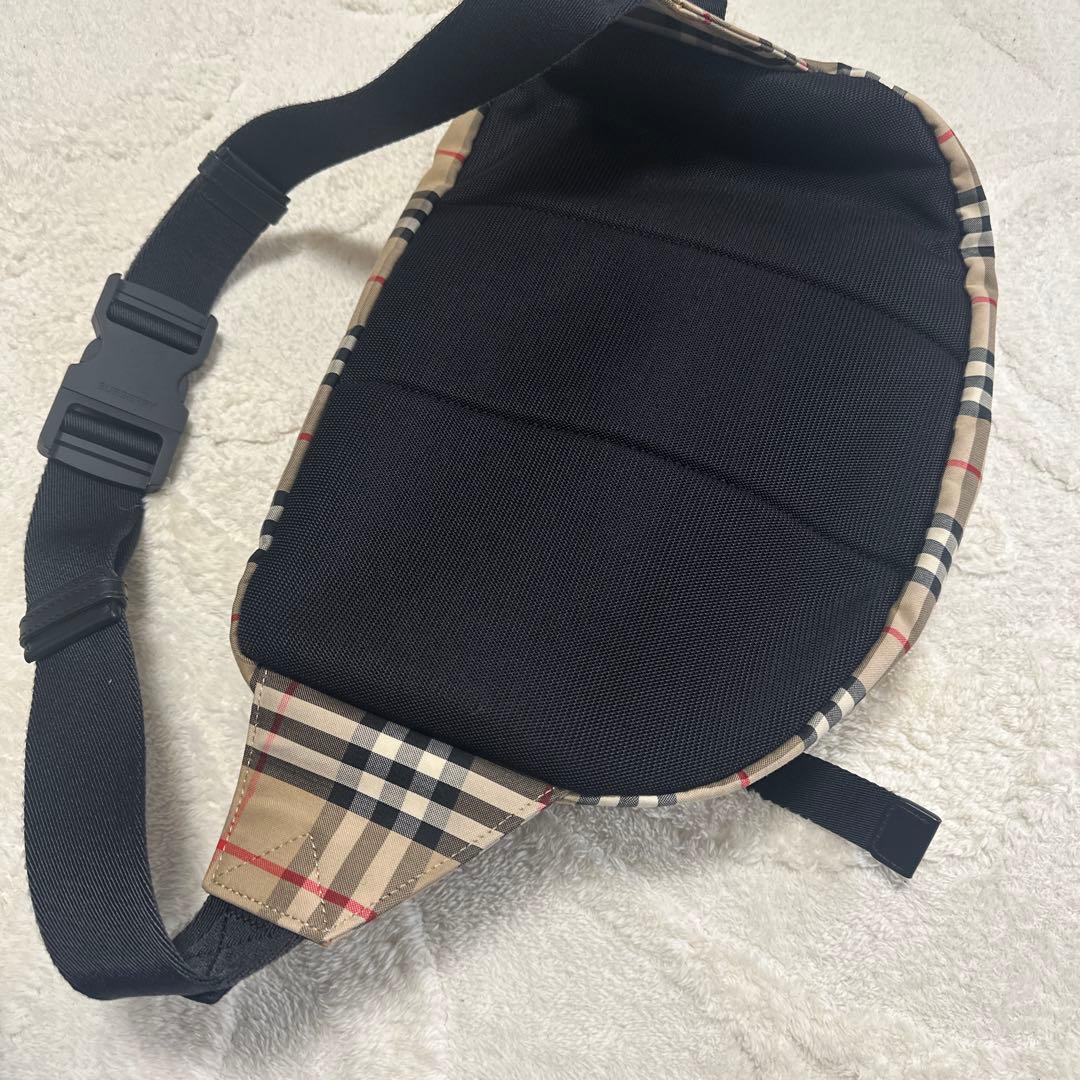 BURBERRY 人気定番チェック柄 ボディバッグ