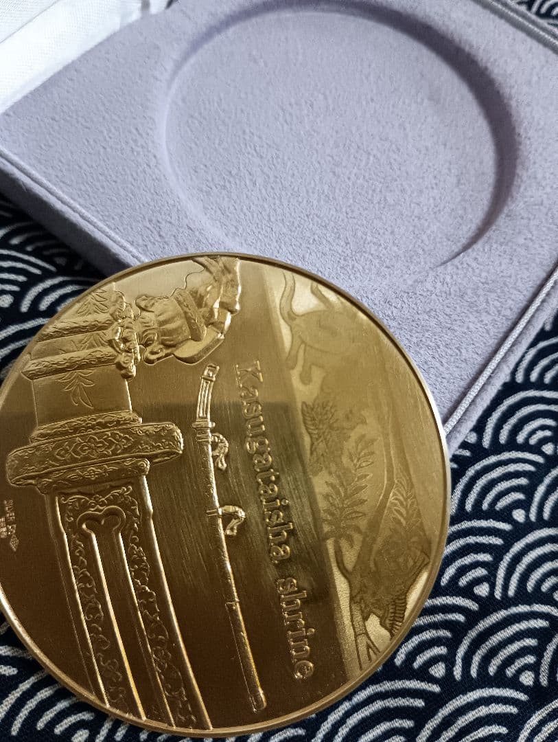 造幣局発行 国宝章牌 春日大社 純銀メダル　金地螺鈿毛抜形太刀