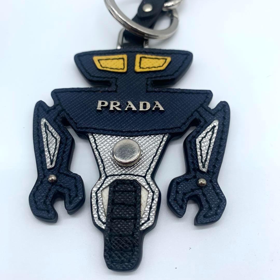美品 プラダ キーリング キーホルダー ロボットモチーフ サフィアーノ