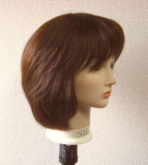 人毛 ショートボブ　少し明るめブラウン Ｍサイズ　前髪がおでこに貼り付かない