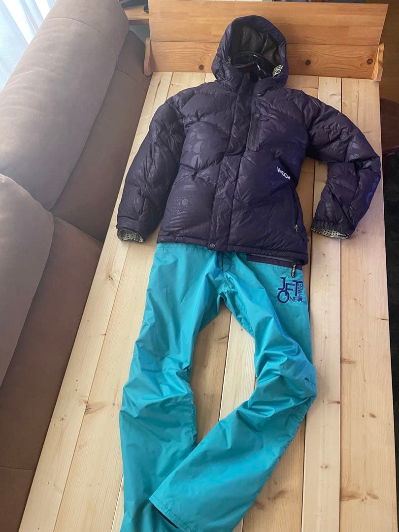 Volcom THERMONITEスノボ ダウンジャケットとパンツセット M
