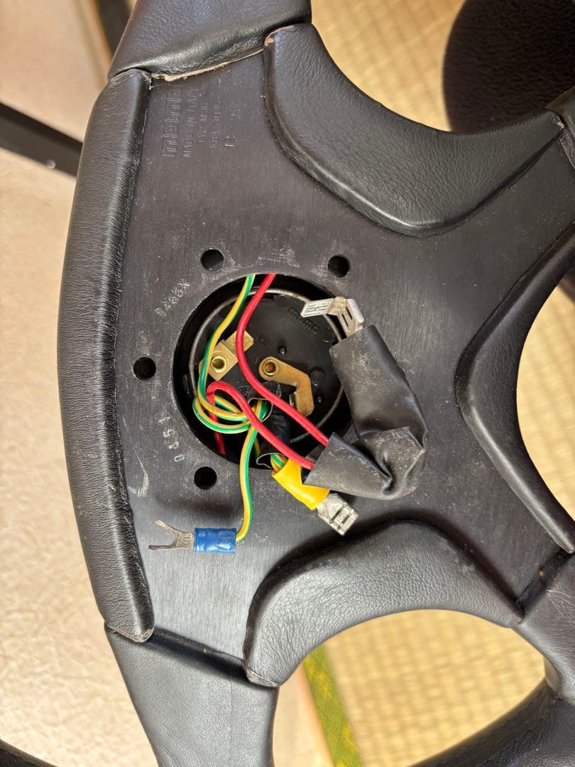 momo スポーツ ステアリングホイール 黒